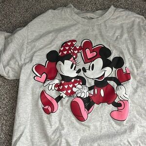 DISNEY PARKS 2024 MINNIE MOUSE MICKEY MOUSE VALENTINES DAY TEE T-SHIRT XS UNISEX